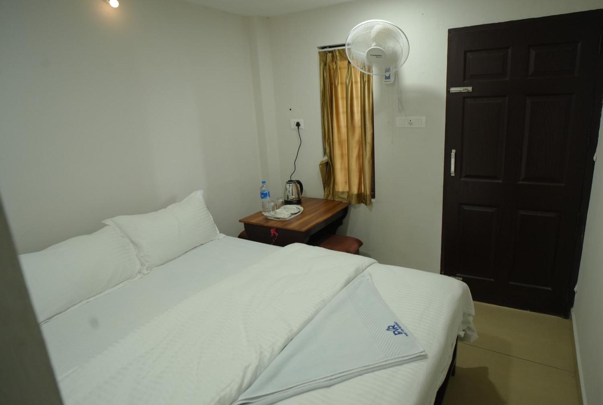 فندق Port View Residency Pvr نيدومباسيري المظهر الخارجي الصورة