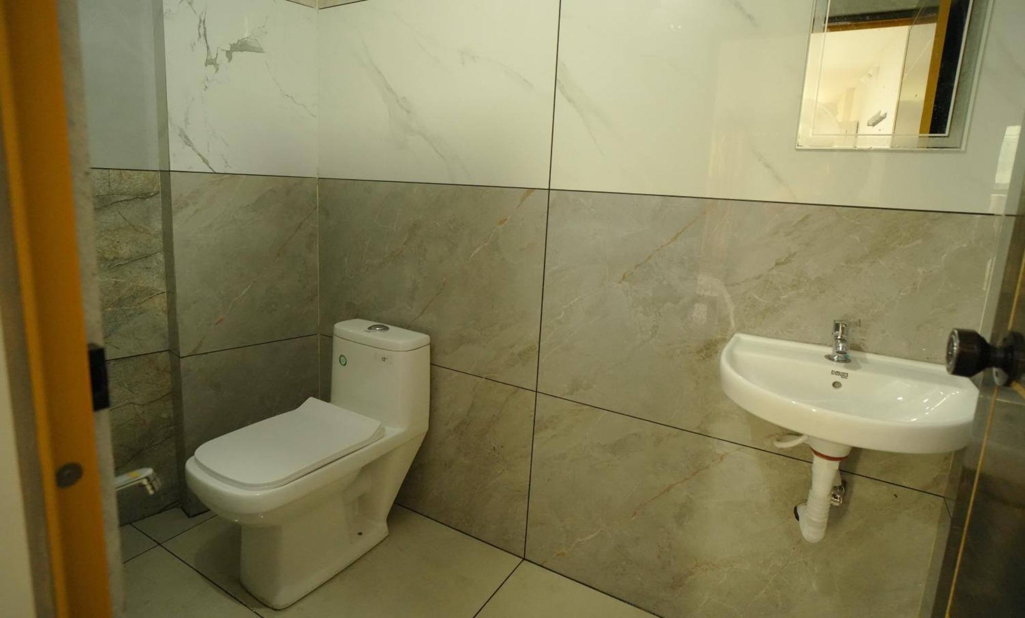 فندق Port View Residency Pvr نيدومباسيري المظهر الخارجي الصورة