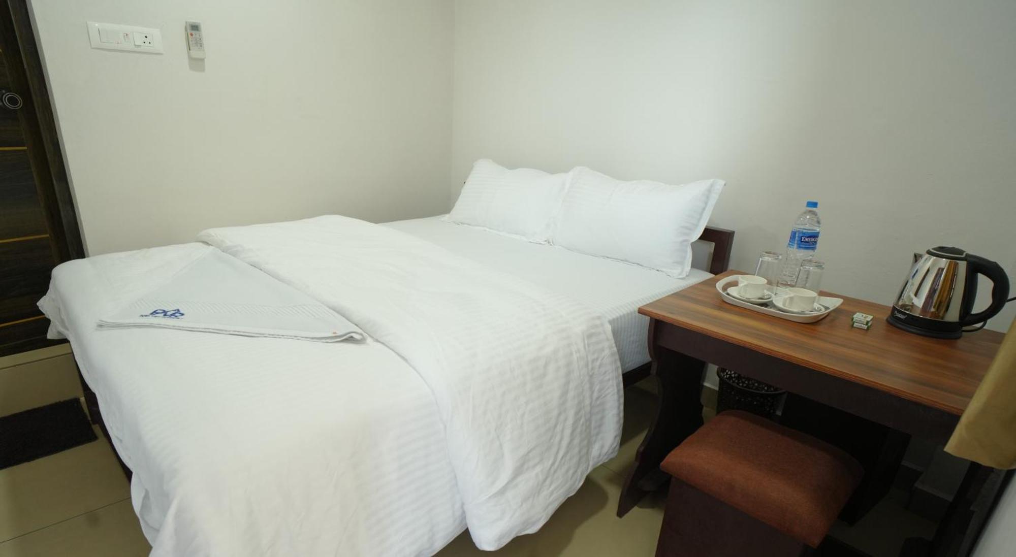 فندق Port View Residency Pvr نيدومباسيري المظهر الخارجي الصورة